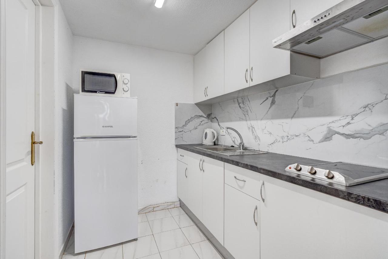 Appartamento Studia Port Royale Arona  Esterno foto