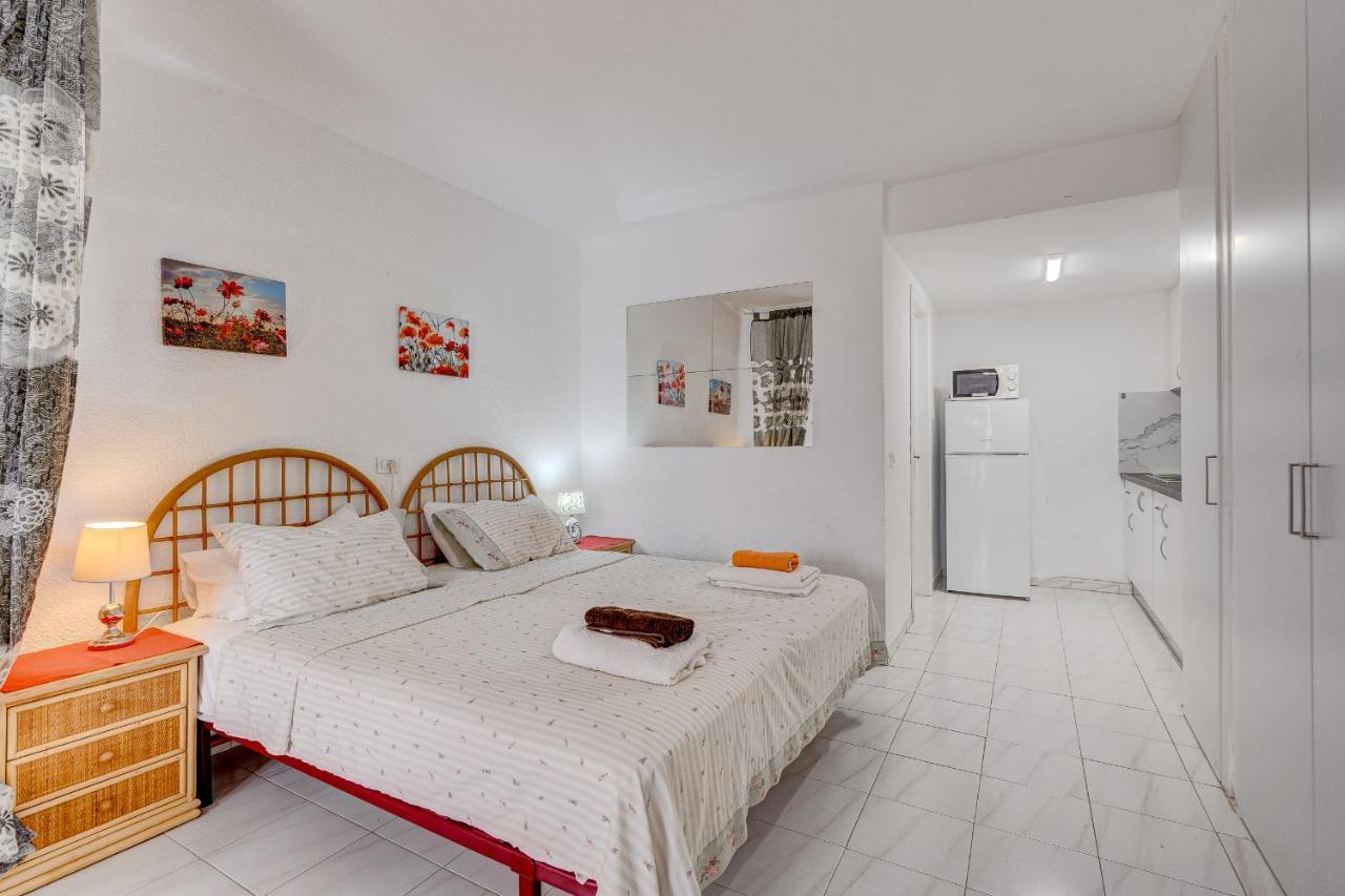 Appartamento Studia Port Royale Arona  Esterno foto